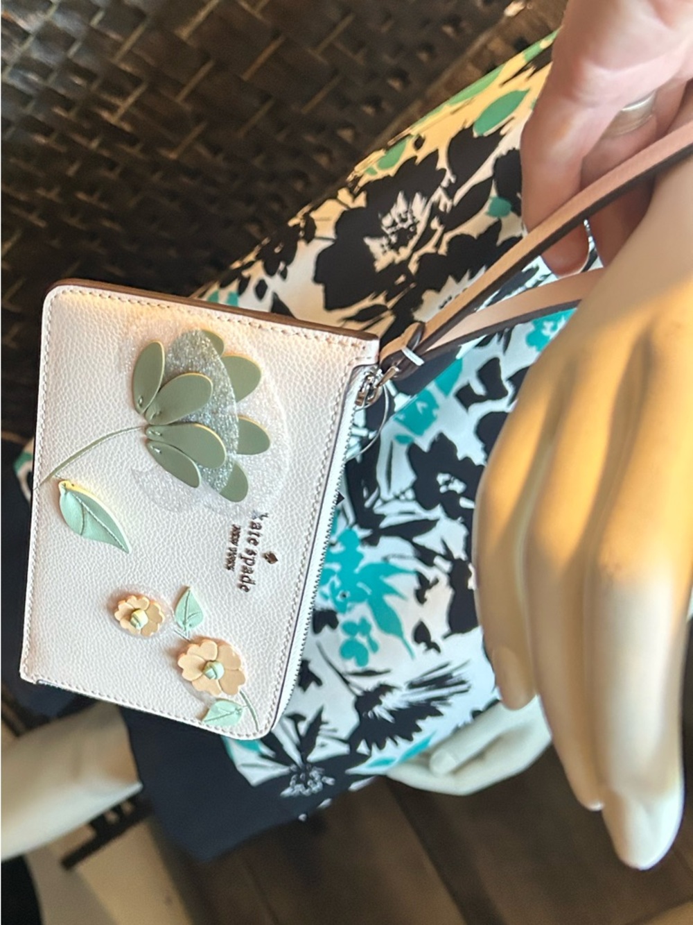 kate spade fresh peach Floral Appliqué Lucy LZip Around Wallet NWT - Picture 2 of 6